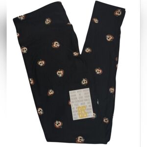 Black with Small 🍎 leggings